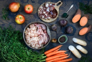 BIO kurczak z batatem, burakiem, jabłkiem i gruszką My Signature