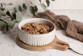 Jagnięcina z kaszą jaglaną, cukinią, dynią i ogórkiem Paul&Paulina