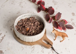 Dziczyzna z topinamburem, korzeniem pietruszki, gruszką i żurawiną Paul&Paulina